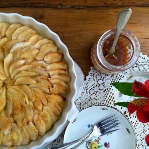 Manzanas con Sémola + Salsa de Caramelo