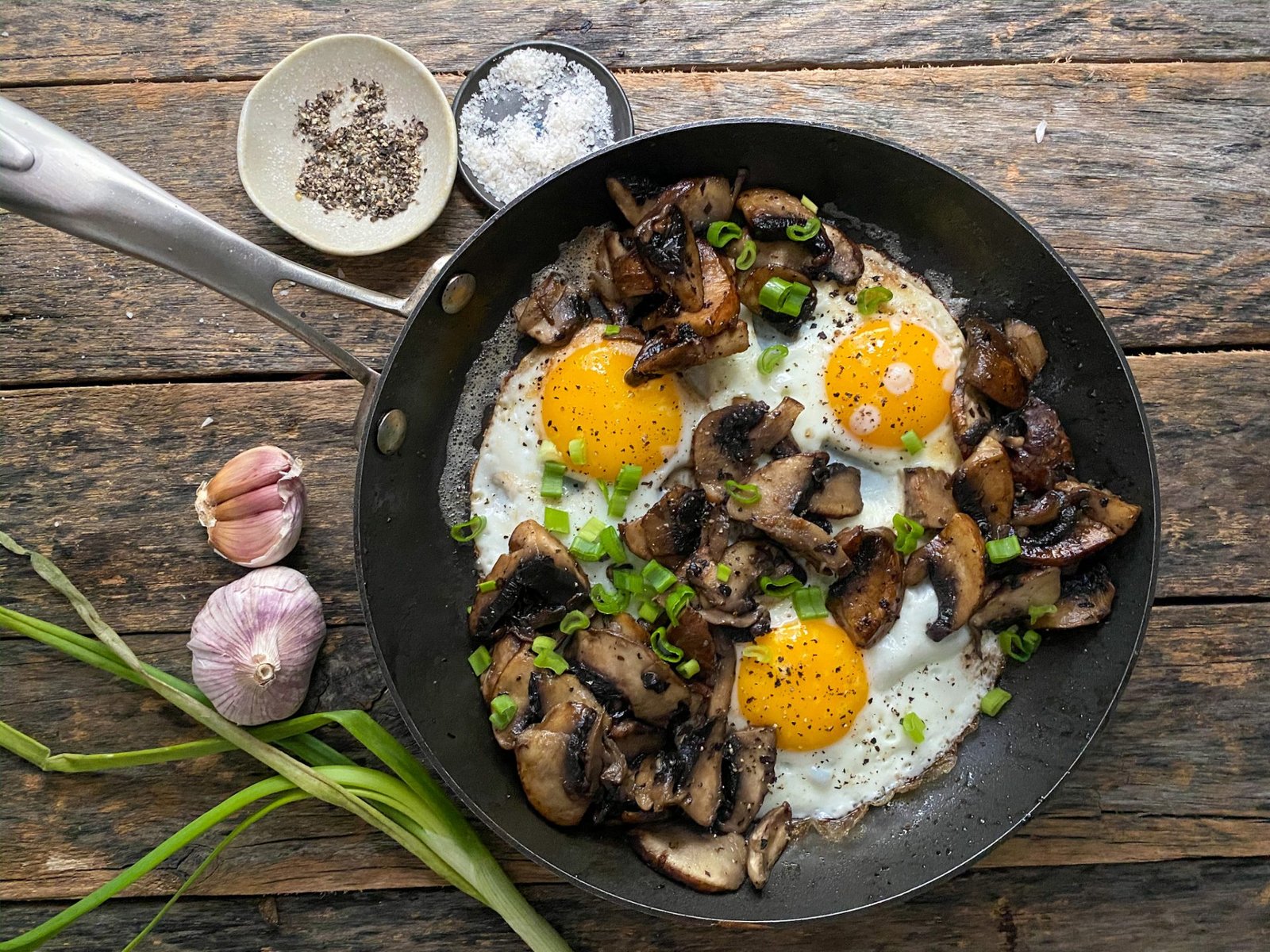 sarten de huevos con portobello